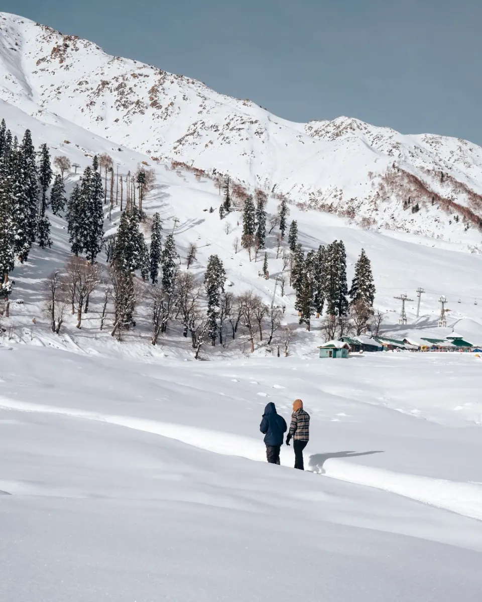 Premium Kashmir travel moment