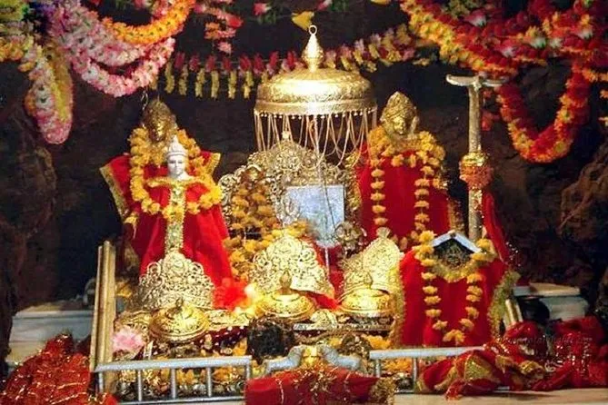 Vaishno Devi + Kashmir Tour Package.